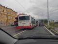 Vážná dopravní nehoda autobusu a tramvaje s vykolejením tramvaje. | 18.08.2020
