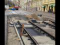Rodící se konstrukce tratě systému W-tram v Táborské ulici s pozůstatky tratě systému velkoplošných panelů BKV. | 17.04.2021