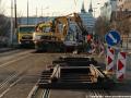 Na Bubenském nábřeží probíhají úpravy tramvajové tratě pro jednokolejný provoz v souvislosti s výstavbou lávky přes Vltavu. | 15.01.2022