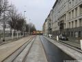 Rekonstruovaná trať v pohledu k Palackému náměstí s tzv. hubeným betonem a první vrstvou asfaltového zákrytu mezi protisměrnými kolejemi. | 18.03.2022