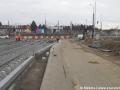 V Novodvorské ulici již probíhá pokládka obrubníků ohraničujících tramvajovou trať. | 11.03.2023