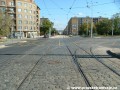 Rozvětvení tramvajové tratě od Palmovky, přímý směr pokračuje k Vysočanské, pravý oblouk k Nádraží Libeň