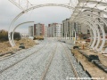 Mohutná konstrukce zastávky Sídliště Barrandov je v dubnu 2003 již na svém místě. | 5.4.2003