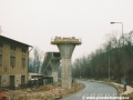 V prosinci 2002 chyběly ke spojení hlubočepské estakády poslední dvě mostní pole. | 21.12.2002