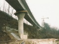 Pohled na hlubočepskou část mostní estakády od železniční tratě. | 21.12.2002