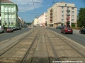 V levém oblouku tramvajová trať kopíruje tvar Bělohorské ulice.