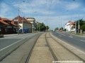 Koleje tramvajové tratě v táhlém pravém oblouku kopírují tvar Bělohorské ulice, v protisměrné koleji, která je již součástí komunikace, je k zákrytu využit asfalt pro komfortnější pojíždění automobily.