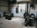 Pneuservis v severní hale vozovny. Nachází se zde zimní pneumatiky vybraných vozidel | 31.7.2008