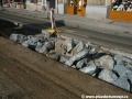 Rozbitá betonová deska, na níž byly uloženy velkoplošné panely BKV v sobě obsahovala také železobetonové pražce | 7.6.2010
