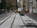 Traťové koleje na betonové desce již čekají pouze na asfaltový zákryt. | 13.8.2011