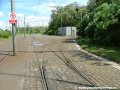 Z traťové koleje ve smyčce Levského odbočuje pravým obloukem kolej, větvící se následně v rozjezdové výhybce na střední a vnější kolej smyčky