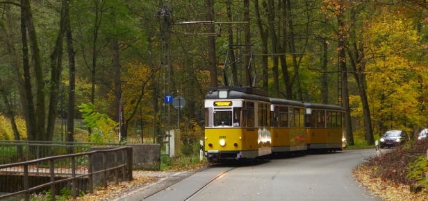 Dreiwagenzug #3+21+25 přijíždí k výhybně Waldhausl. | 4.11.2018
