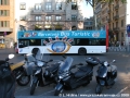 Barcelona Bus Turístic je produkt TMB, určený výhradně turistům. Výrazné znaky: otevřené patráky, jezdí pořád, z horního patra zvednuté ruce třímající fotoaparáty vzor krabička od mýdla. BBT jezdí na třech linkách, které vymetají všechny významné památky ve městě. Já jim přezdíval dojobusy, to proto, že na každé zastávce turisty podojí prodavači různého harampádí. BBT jezdí stále, takže se málokdy stane, že je vůz plný. Stejnou službu provozuje firma Barcelona tours se strakatými vozy stejné konstrukce. Catalunya | 16.8.2009