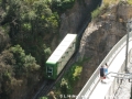 Z Montserratu vyjíždějí ještě dvě pozemní lanovky - jedna, ta na fotografii, jede dolů, do stanice Santa Cova, odkud lze zahájit pěší sestup zpět do údolí, a druhá nahoru na vrch Sant Joan | 16.8.2009