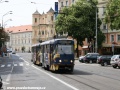 Z roku 1987 pochází také souprava vozů T3SUCS ev.č.7825+7826 vypravená vozovnou Jurajov dvor na linku 1. Během jízdy po náměstí SNP vzorně reprezentuje výrobky Tchibo. | 14.7.2011