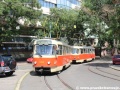 Od zastávky Vazovova na Floriánské náměstí odbočuje souprava vozů T3SUCS ev.č.7823+7824 z roku 1987 na lince 8. | 18.7.2012