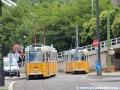 Na křižovatce u zastávek Döbrentei tér se míjí vozy Ganz CSMG2 ev.č.1349 na lince 19 a ev.č.1369 na lince 41. | 12.7.2012