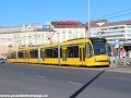 V zastávce Boráros tér s ostrovním nástupištěm stanicuje vůz Combino Supra NF12B ev.č.2038 vypravený na linku 6. | 12.7.2012