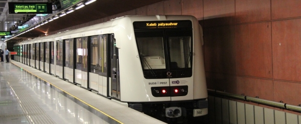 Jednotka Alstom Metropolis AM4-M4 ev.č.536+537+538+539 opouští stanici Kelenföld vasútállomás na lince M4. | 24.6.2014