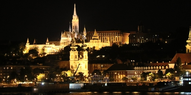 Budapešťské panorama je úchvatné i v nočním osvětlení. | 27.6.2017