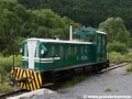 Motorová lokomotiva TU45.001 objíždí ve Chvatimechu osobní vozy pro zpáteční cestu do Čierneho Balogu. | 7.8.2010