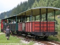Motorová lokomotiva TU 24.901 přivezla do výhybny Šánské výletní vlak z Čierného Balogu. | 7.8.2010