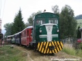 Osobní vlak vedený motorovou lokomotivou TU 45.001 opouští areál nádraží v Čiernem Balogu | 8.8.2007