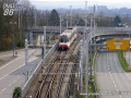 Linka Stadtbahn míří do zastávky Westfalenhallen. Běžně jezdí na křížovtce linky v vlevo. Vpravo je občasná konečná u sportovního stadionu. | 25.-27.3.2011