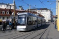 Stadler Variobahn ev.č. 221 na zastávce Jakominiplaz, kde se potkává všech 6 tramvajových linek. | 7.2.2105