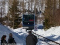 Vůz č.2 pozemní lanové dráhy Starý Smokovec-Hrebienok zahájil stoupání od dolní stanice ke středové výhybně, sledován skupinou zvědavců. | 29.1.2012