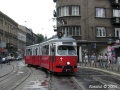 Vídeňská tramvaj E1 na lince 7 v Krakowě ještě v původním nátěru. Snímek poblíž zastávky Starowislna | 10.8.2004