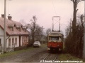 Slavnostně vyzdobený vůz T2 ev.č.8 během rozlučkové jízdy stoupá jednokolejnou tratí v ulici Stará Ještědská | 23.4.1988