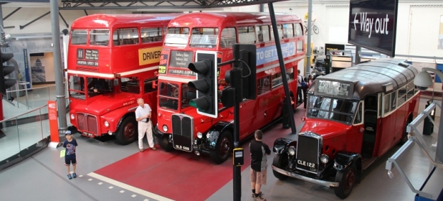 Vystavené autobusy pochází z let 1963, 1954 a 1936. | 4.7.2014