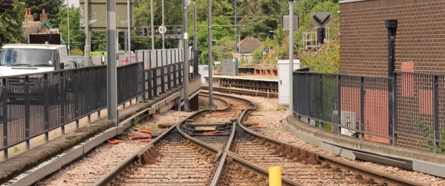 Jednokolejný úsek před konečnou zastávkou Beckenham Junction. | 5.7.2014