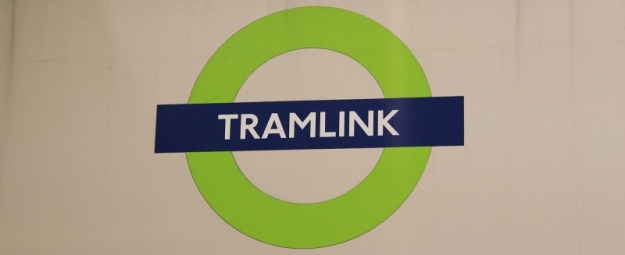 Metro, tramvaje, autobusy i trolejbusy využívají a využívaly logo vzhledově vycházející z loga UNDERGROUND. | 5.7.2014