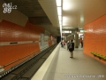 Nástupiště Hauptbahnhof linky U2/U21, U3. Na nástupišti se tak střídají automatické soupravy na U3 a běžné soupravy U2 a zkrácené U2 v podobě U21 | 13.12.2008