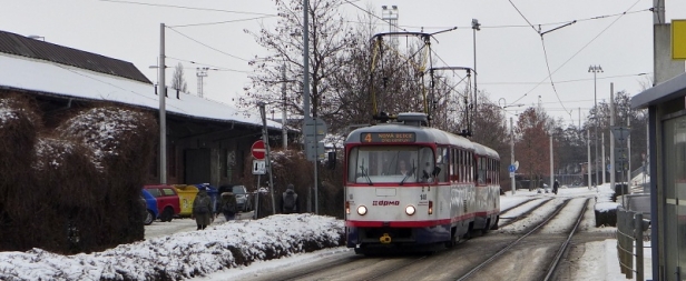 Dnes se podíváme do našeho nejmenšího, ale přesto hezkého i zajímavého tramvajového provozu. Vítejte v Olomouci! Souprava T3R.P #148+#147 nedaleko Hlavního nádraží. | 1.2.2019