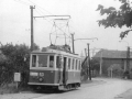 Poblíž stanice Poruba, koupaliště projíždí motorový vůz ev.č.43 | 27.7.1984