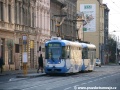 Souprava vozů  VarioLF ev.č.1344+1340 na lince stanicuje v zastávce Náměstí Svatopluka Čecha. | 28.10.2011
