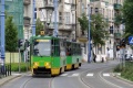 Mezi nejstarší provozované vozy v Poznani patří vozy Konstal 105Na. Zde souprava vedená vozem ev.č.328 v blízkosti centra města. | 13.7.2015