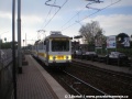 Via Casilina, třívozová úzkorozchodná jednotka STEFER přijíždí do stanice Centocelle - Balzani na trati Roma - Giardinetti. | duben 2010