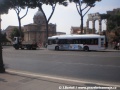 Via dei Fori Imperiali, kolečko se polámalo u autobusu Iveco City Class Cursor. | duben 2010