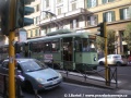 Via Principe Eugenio, tramvajový vůz TAS Stanga na lince č. 14 ve směru Viale Palmiro Togliatti stanicuje v zastávce Cairoli. | duben 2010