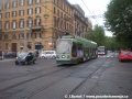 Křižovatka ulic via Nomentana a viale Regina Margherita, částečně nízkopodlažní tramvajový vůz Socimi na lince č. 19 projíždí přes v současnosti jediné křížení tramvajových a trolejbusových trolejí v Římě. | duben 2010