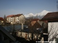 Výhled z okna v Nové Lesné, na dohled od zastávky Električky, dává tušit, že dnes bude v Tatrách krásně. | 17.3.2009