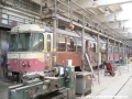 Stydlivě v ústraní depa Tatranských Elektrických Železnic v Popradu začíná oprava jednotky 420 953-2 do podoby muzejního exponátu. | 10.8.2010