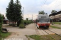 Zatímco na úzkých kolejích TEŽ v  Tatranské Lomnici vyčkává na odjezd souprava jednotek 425 954-5+425 952-9, vlevo se krčí motorový vůz 812 015-0 na klasickém rozchodu. | 1.7.2015