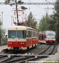 Zatímco souprava jednotek 425 965-1+425 964-4 opouští Tatranskou Polianku, jednotka EMU 89.0009 vyčkává na udělení souhlasu výpravčím k odjezdu. | 22.9.2018