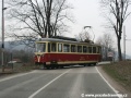 Motorový vůz 411 901-2 ladně překonává silniční přejezd u zastávky Trenčianské Teplice, sídlisko. | 15.3.2009
