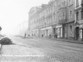 Masarykova ulice pod Poliklinikou. Stejné místo jako na předchozí fotografii jen z jiného úhlu a s terénním dětským kočárkem :-). | podzim 1970?